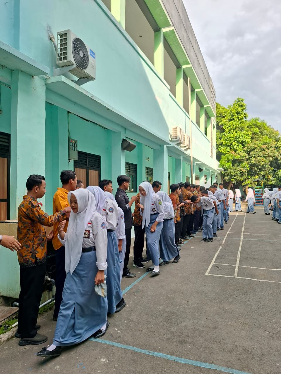 Halal Bi Halal SMK Syafa’atul Ummah Bulakamba: Mempererat Silaturahmi dan Saling Memaafkan