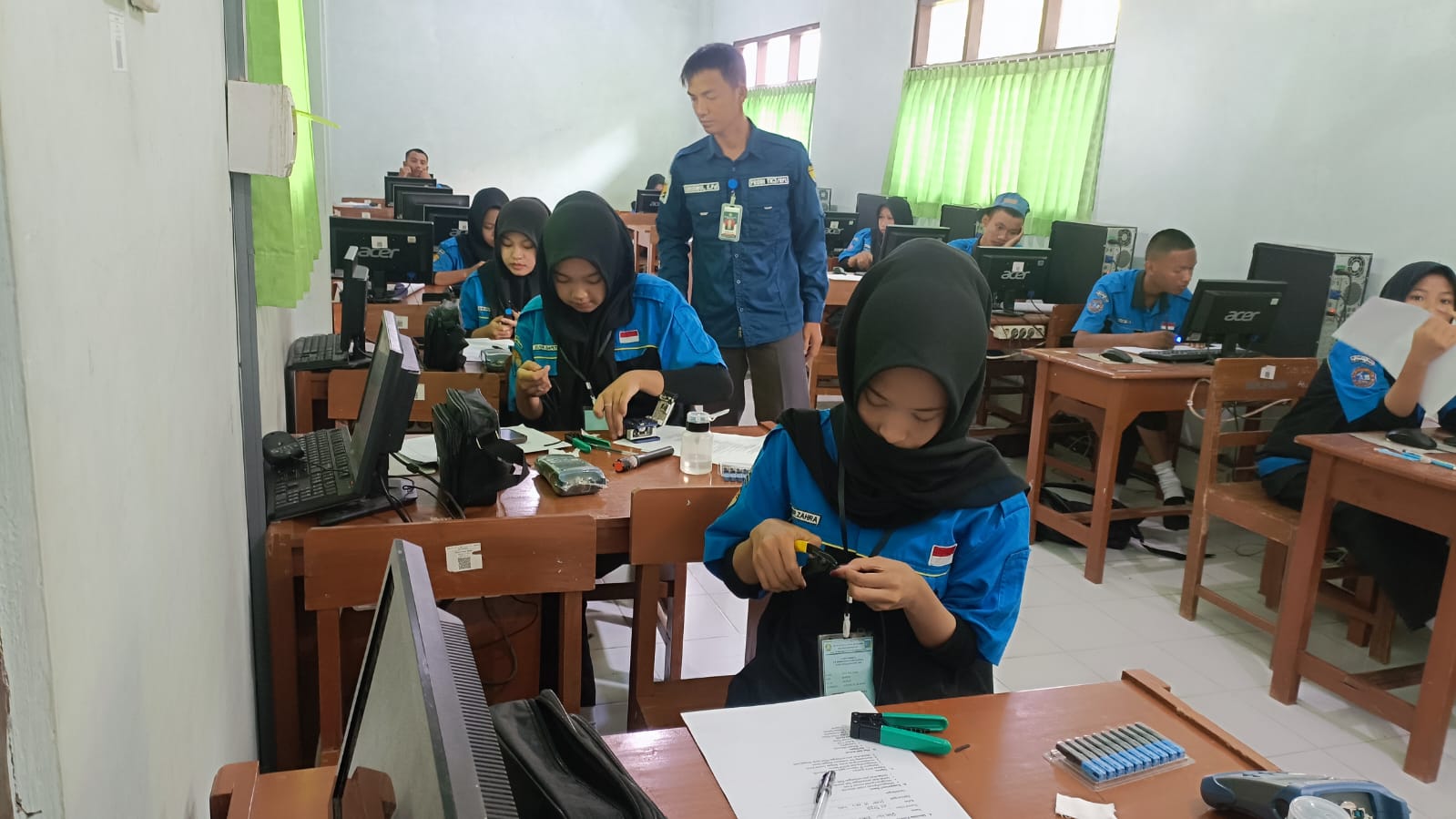 Pemasangan Konektor Kabel Fiber Optik